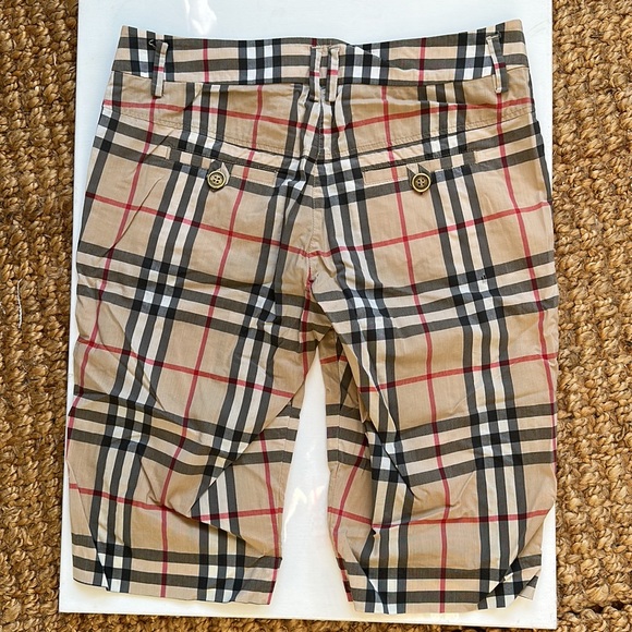 Burberry summer shorts. - Picture 6 of 7